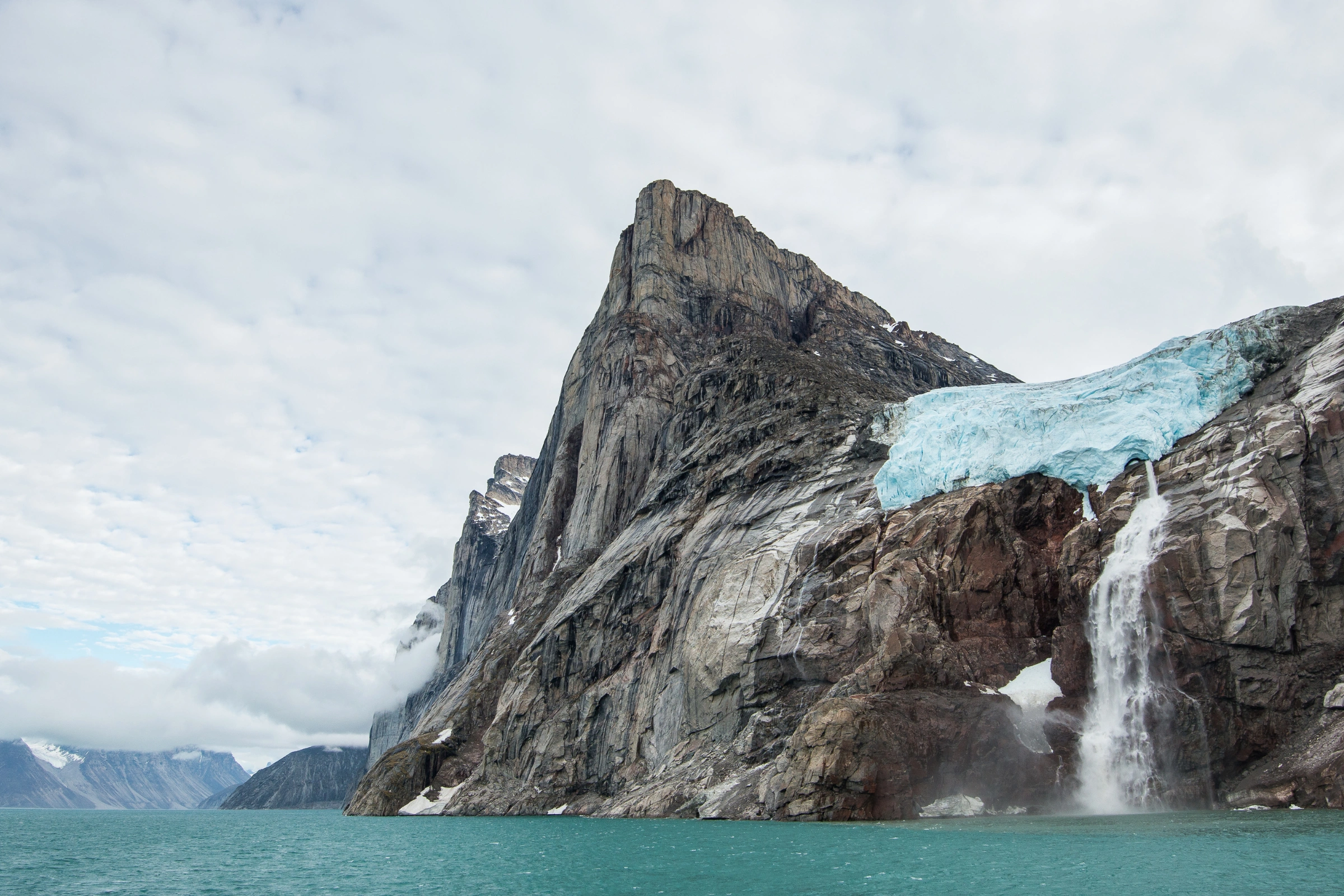 Monumental_Island,_Baffin_Islands,_Nunavut[1].webp